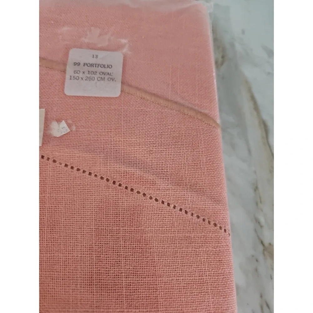 1984 VERA Portfolio Oval Tablecloth PEACH Eyelets 60